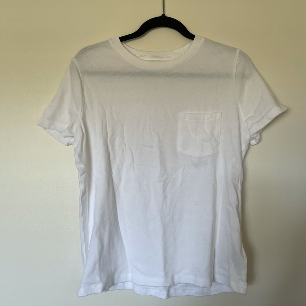 Gap white short sleeve with pocket
